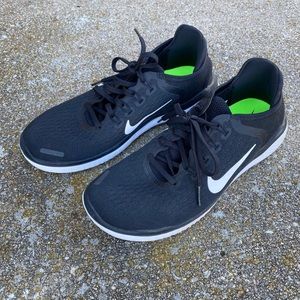 NIKE RUNNING SHOES
